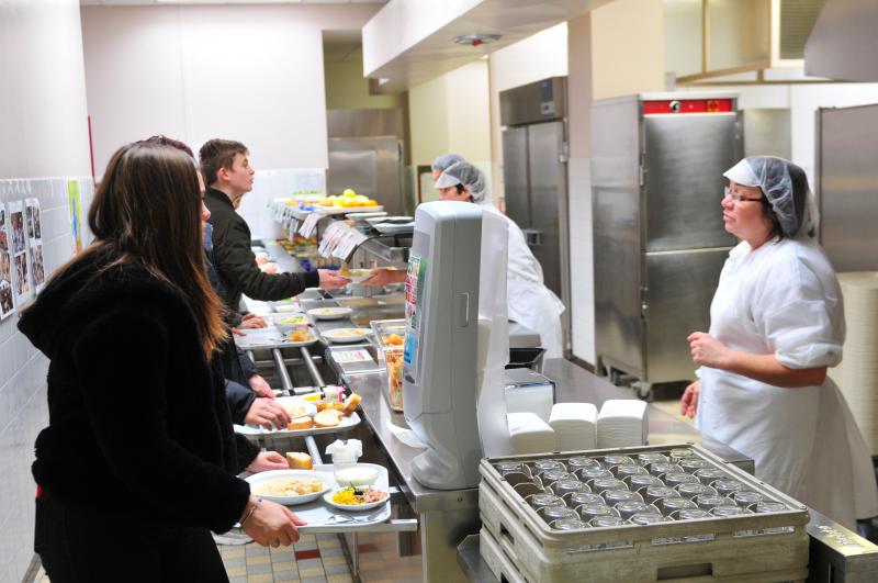 Malgré l’obligation de proposer un menu végétarien dans les cantines scolaires, les jeunes seront libres de le choisir ou pas.