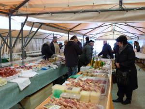 Les Français veulent acheter plus de bio dans les GMS mais aussi sur les marchés.