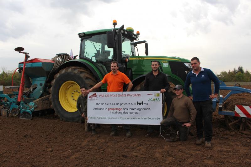Pour la semaine du foncier, les Jeunes Agriculteurs de l’Oise mettront des pancartes sur des zones franches afin d’informer le grand public.