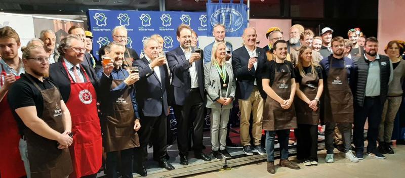 «Réunir ici toute la famille est un symbole fort et cela fait plaisir», a déclaré Xavier Bertrand au moment d'ouvrir les festivités pour ce nouveau lancement des bières de Noël 2022. Il s'agissait de la 36e édition, placée sous la protection de la Confrérie des amis de la bière.