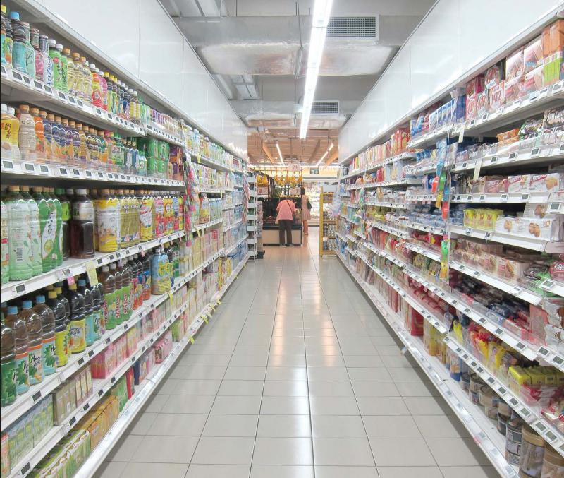 L’Observatoire des négociations commerciales entérine une diminution de 0,4 % du prix d’achat des produits alimentaires vendus sous marque nationale et confirme une nouvelle hausse pour les produits laitiers.