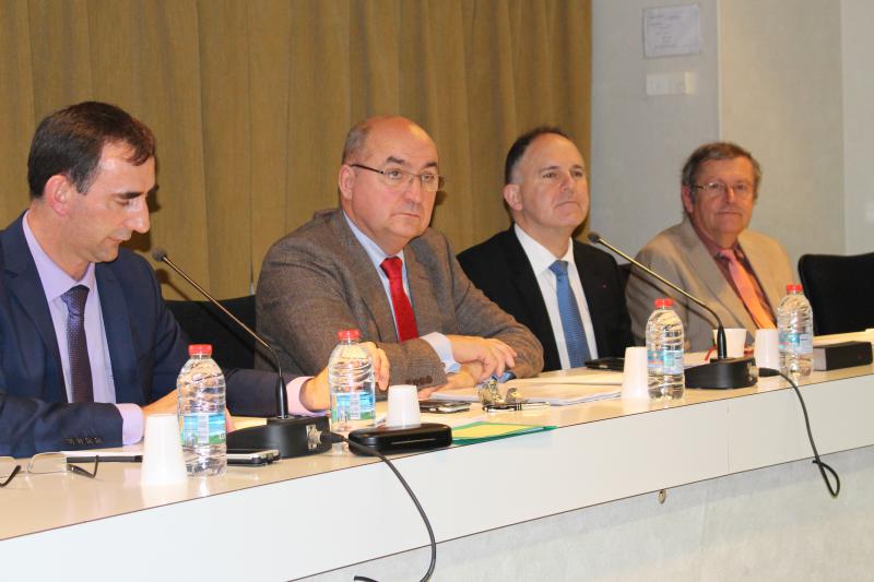 À la tribune, Fabrice Riquier, directeur, Jean-Luc Poulain, président, Louis Le Franc, le préfet et François Mellon, secrétaire de la Chambre d’agriculture.