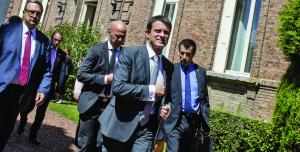 Manuel Valls, 30 juillet, à la sortie de la rencontre avec la Fdsea et les JA : «Les agriculteurs doivent savoir que nous sommes à l’écoute et mobilisés, tant au sein du gouvernement qu’à l’échelon européen.»