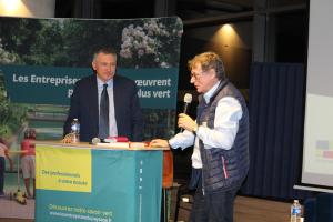 Olivier Torrès, l'intervenant du jour, et Jean-Luc Gardien, le président régional de l'Unep, réélu à l'issue de l'assemblée.