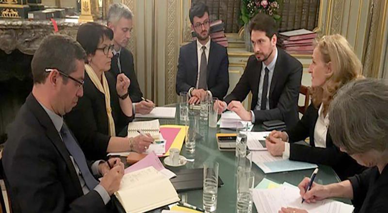 La FNSEA et le ministère de la Justice travaillent ensemble à la création d’une circonstance aggravante justifiée par l’existence de règles de biosécurité applicables à certains bâtiments et par les conséquences graves susceptibles d’être entraînées par leur violation en cas d’intrusion.