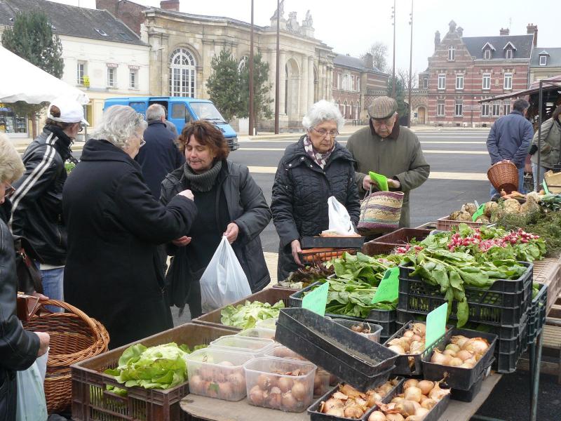 Si les marchés ont pu reprendre dans l'Oise, limitant les pertes pour les producteurs en vente directe, c'est l'ensemble du secteur agricole qui reste attentif aux événements. Déjà, les conséquences de cette crise sanitaire se font sentir sur le cours des céréales et font frémir le marché de la viande bovine.