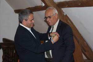 Remise de l’insigne d’officier du Mérite agricole à Denis Hargé d’Ophove par Xavier Bertrand, président du Conseil régional.