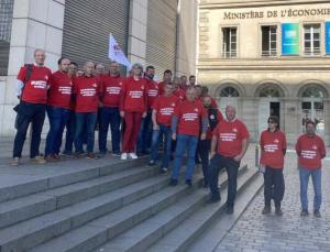 Une délégation de JA et de la Fédération nationale bovine (FNB) a manifesté le 25 mai sous les fenêtres du ministère de l’Économie à Paris pour dénoncer la stigmatisation de l'élevage bovin.