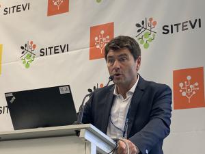 Gilles Masson dirige le centre du rosé à Vidauban (Var).