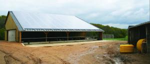 Pour les agriculteurs, grands consommateurs d’énergie pour leurs productions, deux solutions s’offrent donc pour réduire la facture d’électricité : faire des économies d’énergie ou produire sa propre électricité, notamment par le biais du photovoltaïque.
