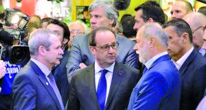 Visite de François Hollande au Salon de lagriculture 2016. On reconnaît Jacques Rouchaussé, président de Légumes de France, Stéphane Le Foll, ministre de lAgriculture, Bruno Dupont, président dInterfel, et Xavier Beulin, président de la FNSEA.